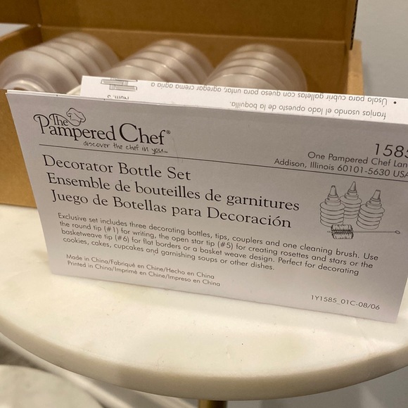 Pampered Chef Decorator bottle Set New in Box - Picture 2 of 3